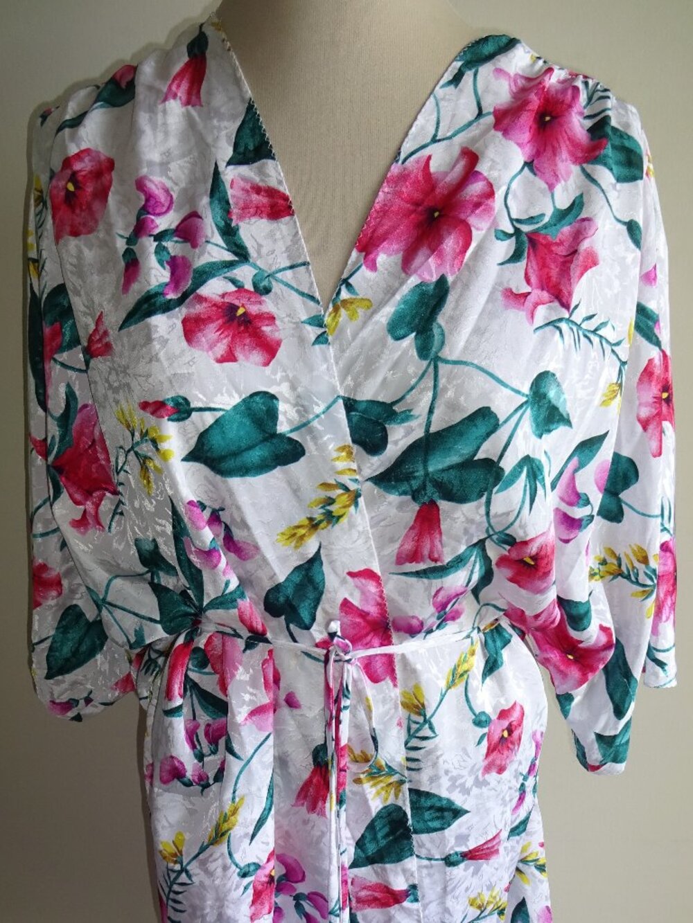 Vintage 1980s 1990s Inner Most White Floral Robe L Beach Cover Up Flowers USA
